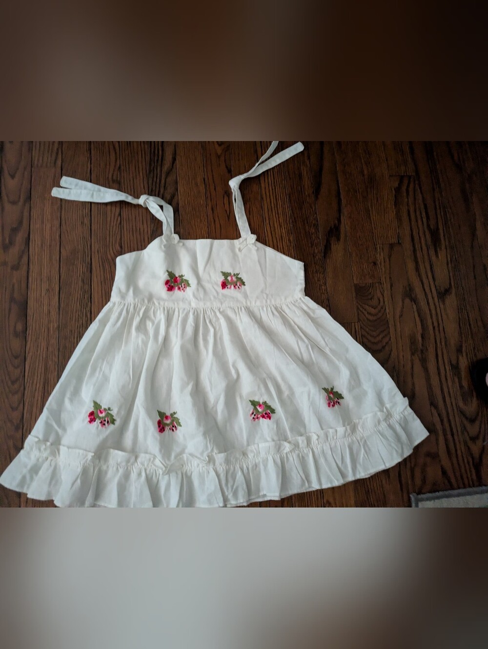 🆕 NWOT Spanish embroidered strawberry tie-tank top